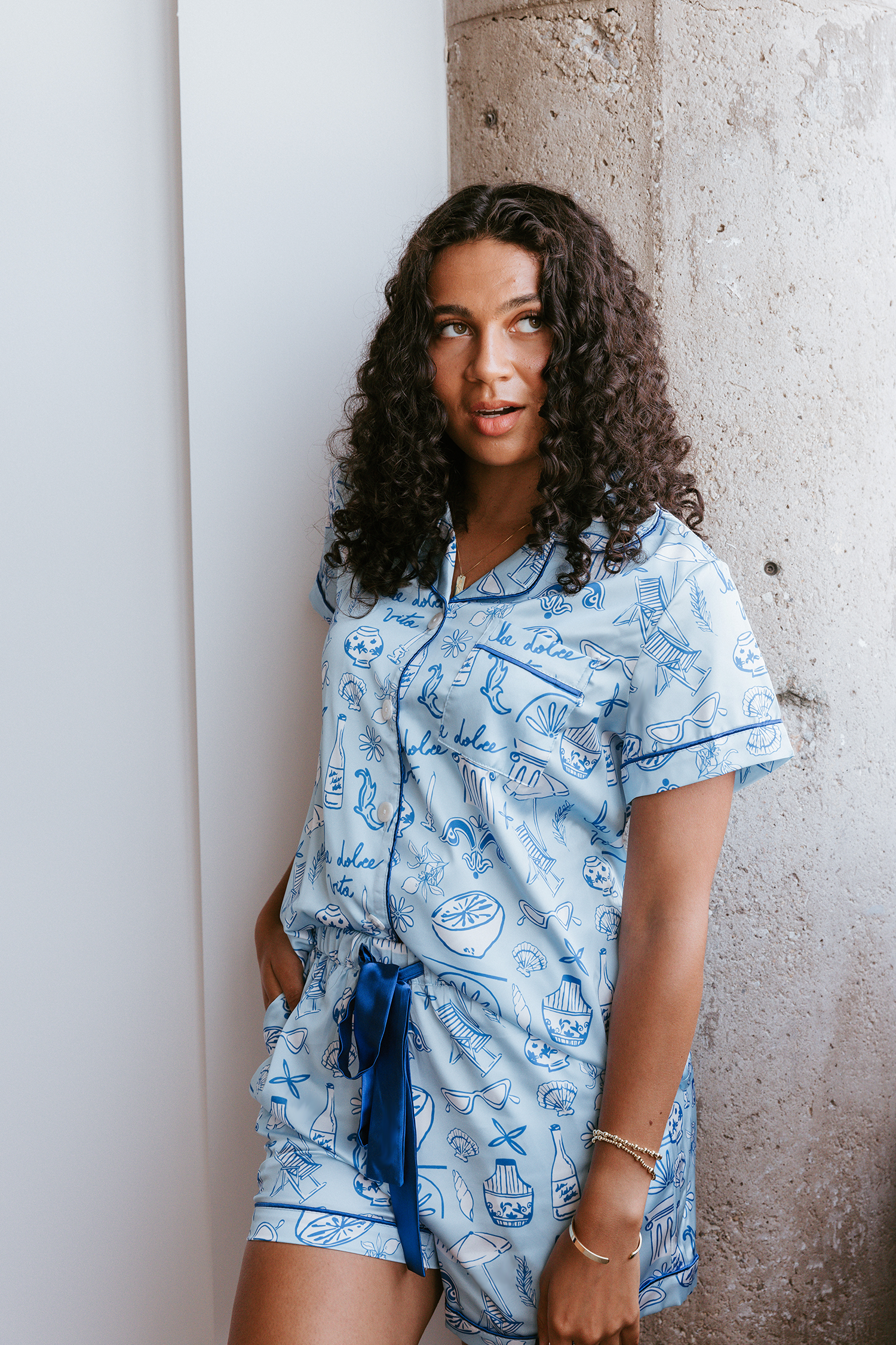 Spikes and Seams – Engroshandel Pyjamasæt - Dame – Matchende nattøjssæt, luksus satinpyjamas, trendy pyjamas5