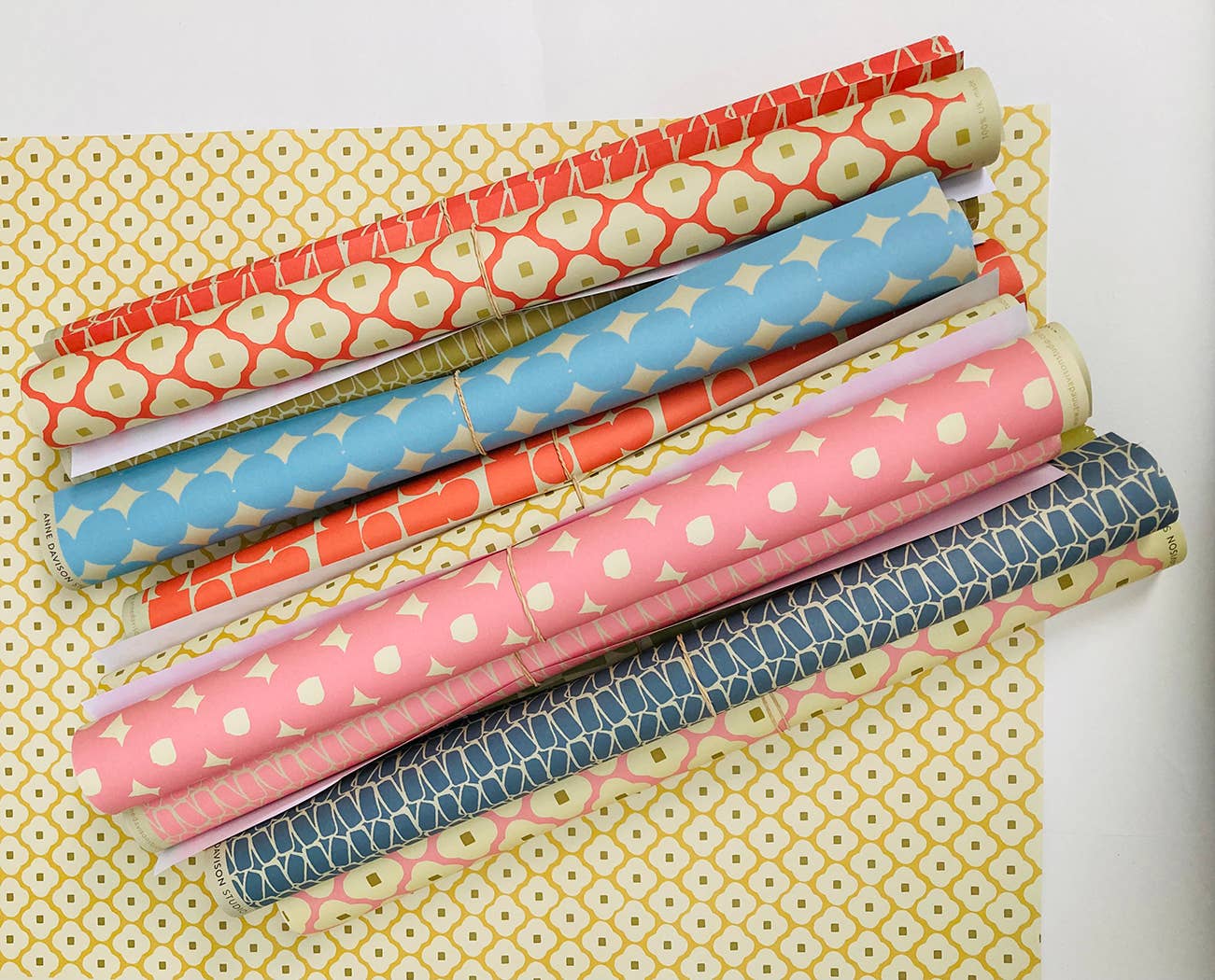 Anne Davison Studio – Engroshandel Indpakningspapir – Hoop Gavepapir (Pink)1