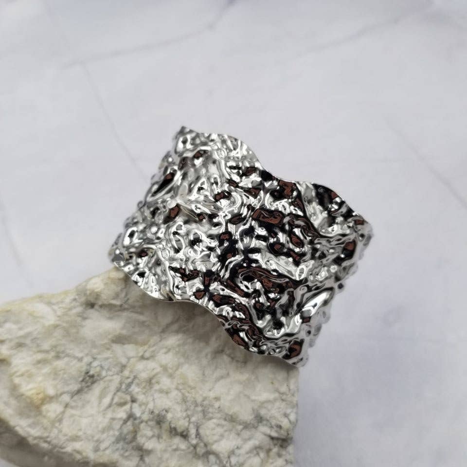 The Pretty Jewellery – Großhandel Manschettenarmband – Gehämmerte Manschettenarmband - Gold oder Silber1