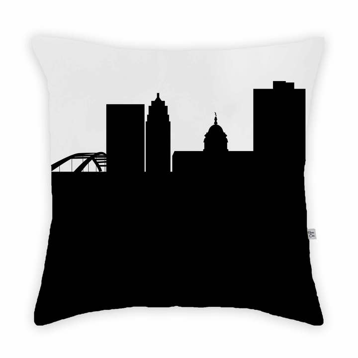 Grand coussin décoratif Fort Wayne Indiana Skyline pour la vente par Anne Cate