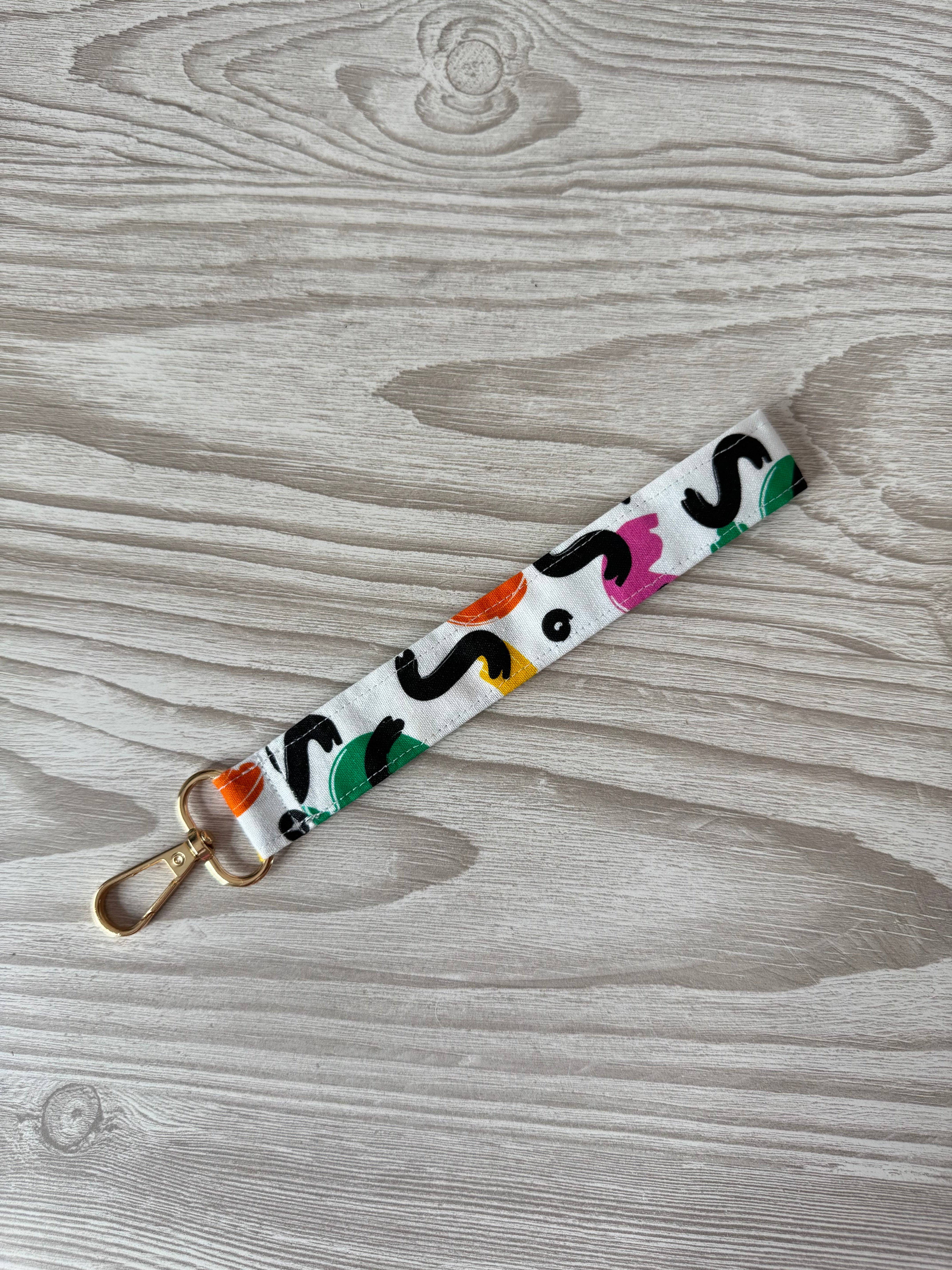 Emily's Weaving – wholesale Knitting/Crochet Supplies – White Yarn Spinner with Abstract Wristlet4