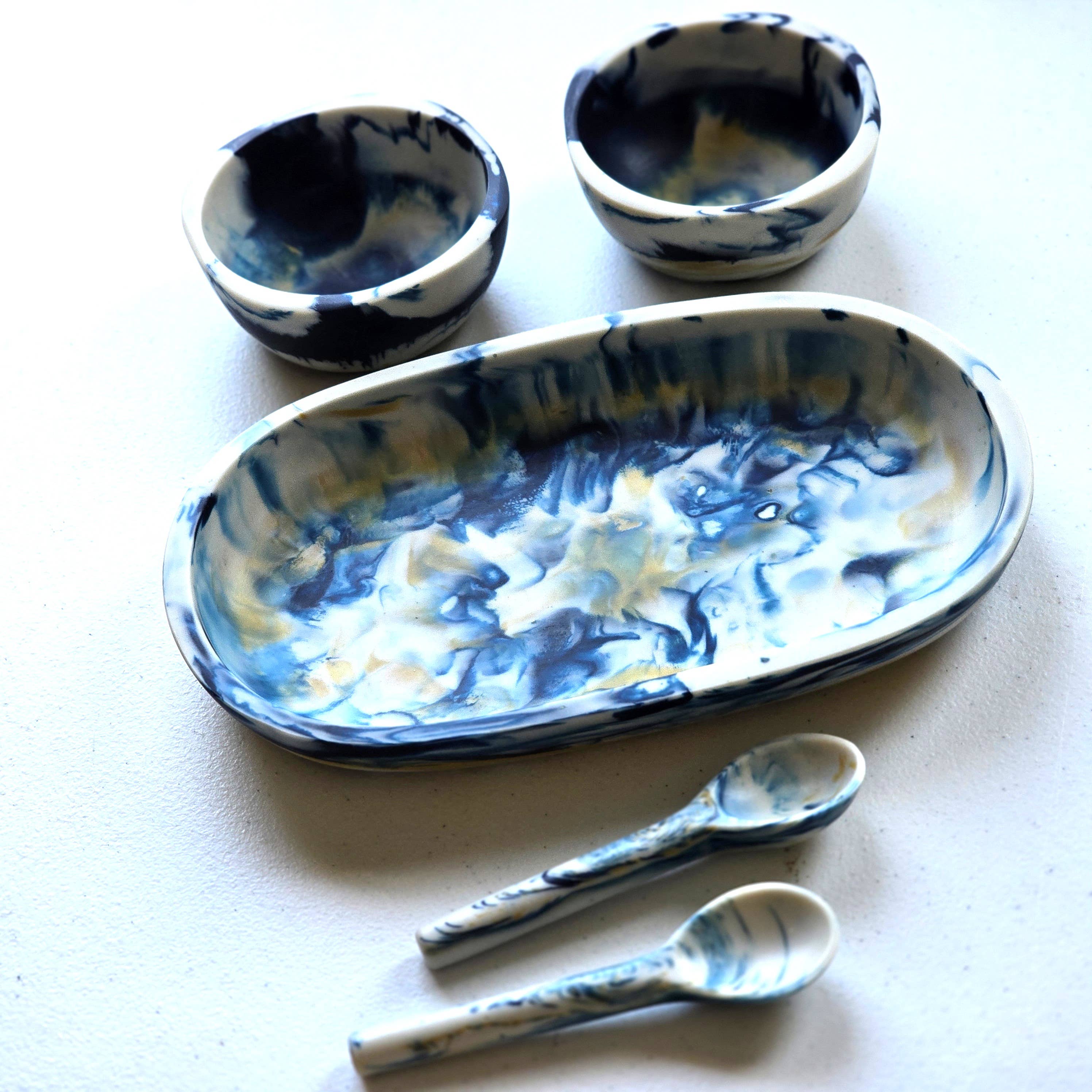 Gibb & Daan – Engroshandel Serveringsbakke – Lille serveringsbakke med 2 skåle og skeer - Håndhældt harpiks29