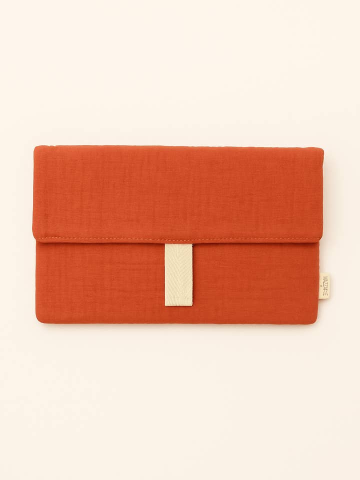 Custodia protettiva per libro da donna personalizzabile in garza di cotone color terracotta per la vendita all'ingrosso da parte di MAZZANNE