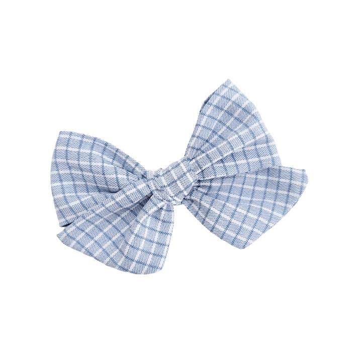 Layla Haarschleife | Handgebundene Schleife | Blaue karierte Haarschleife für den Großhandel von Caylee & Co