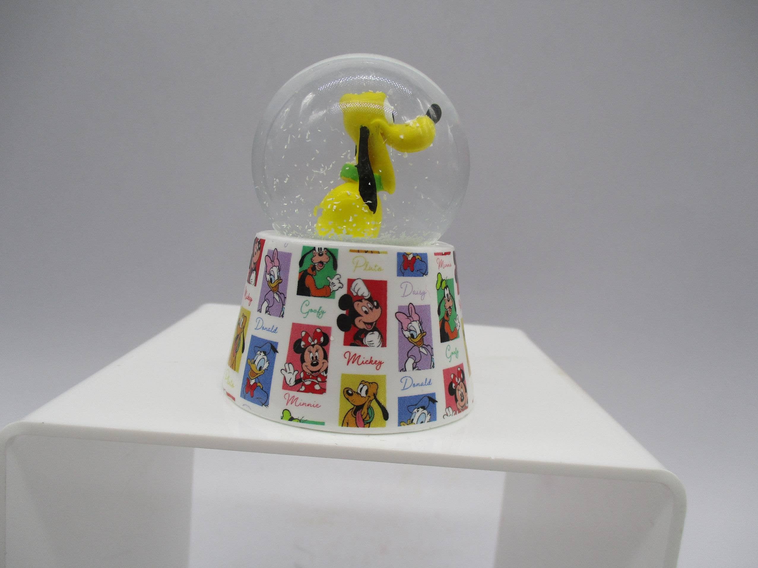 Silver Buffalo - Wholesale Snow Globe - Disney Pluto Boxed 45mm Light Up Snow Globe2