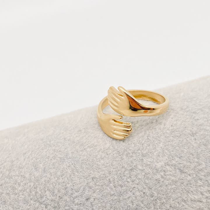 Mio Queena - Wholesale Cocktail/Statement Ring - Hands Cuddling Gold Plated Stainless Steel Ring - FGS