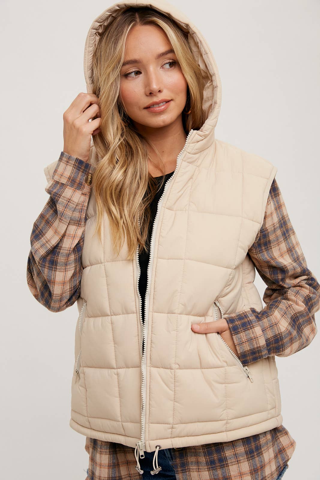 Bluivy - Wholesale Outerwear Vest - Women's - PUFFER ZIP-UP HOODED VEST14