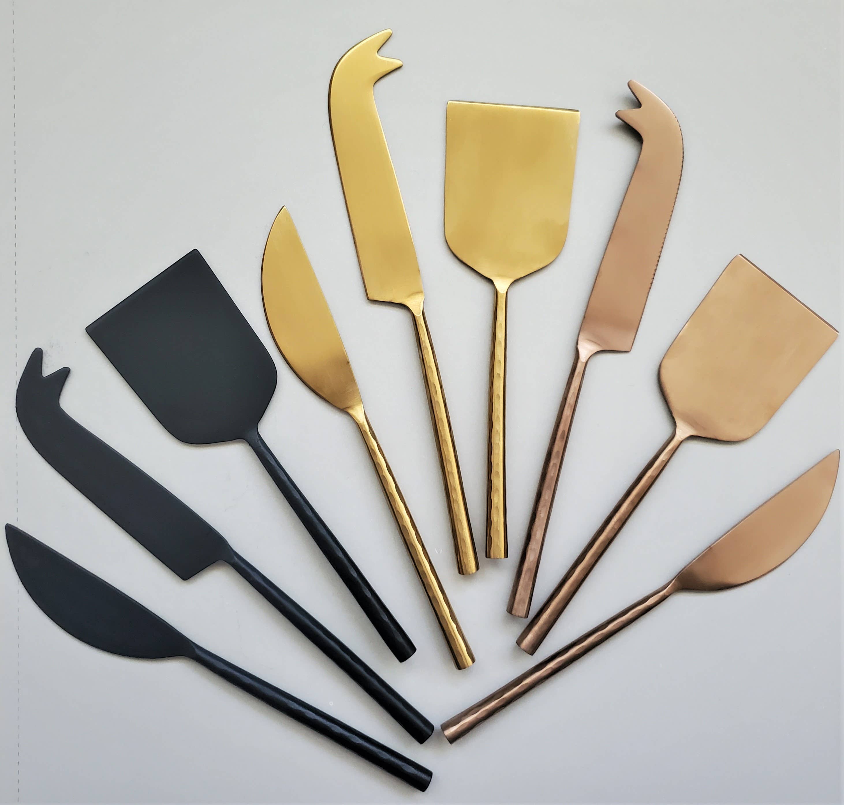 Gibb & Daan - Vente Couteaux à fromage - Ensemble minimaliste de couteaux à fromage doré, cuivre et noir mat1