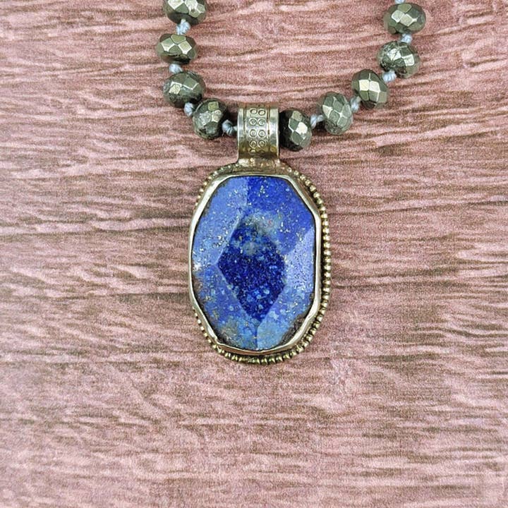 ZINC Designs - Wholesale Pendant/Charm Necklace - Lapis Tibetan Silver Pendant Beaded Necklace
