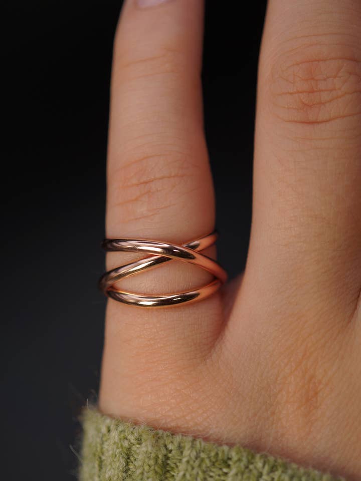 Anillo de espiral infinito, relleno de oro rosa de 14 quilates para venta al por mayor de Hannah Naomi