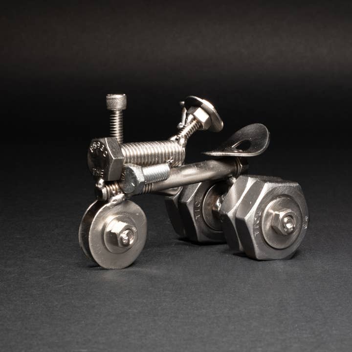 Metal Relic - Wholesale Decorative Figurine - Scrap Metal Dually Tractor Figurine, Steel Sculpture2