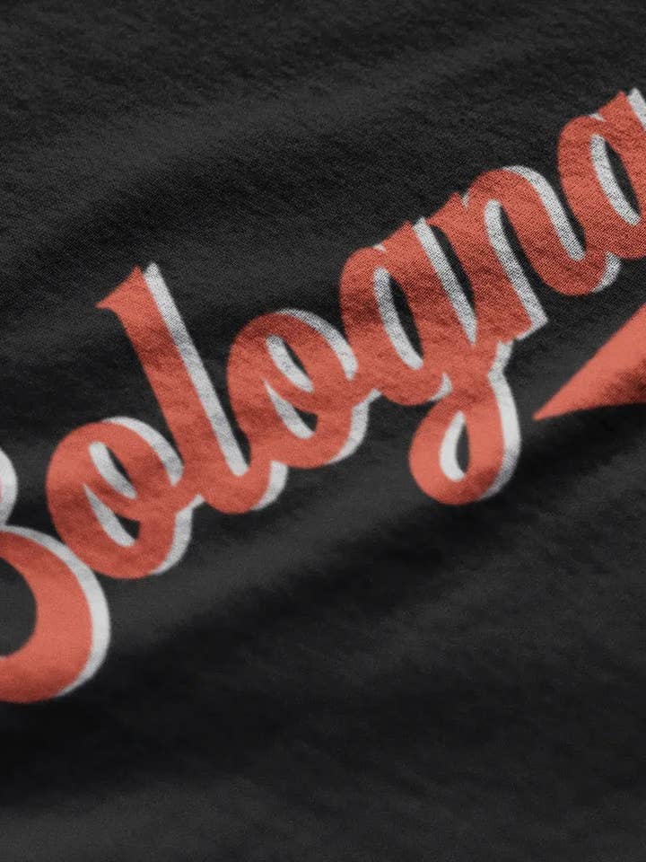 ULTRABASIC - Grafik-Bologna-T-Shirt für Herren mit aufgedruckten Buchstaben, tiefschwarz für den Großhandel von ULTRABASIC