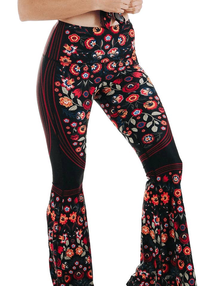 Broek met folklore-print voor wholesale door Yoga Democracy