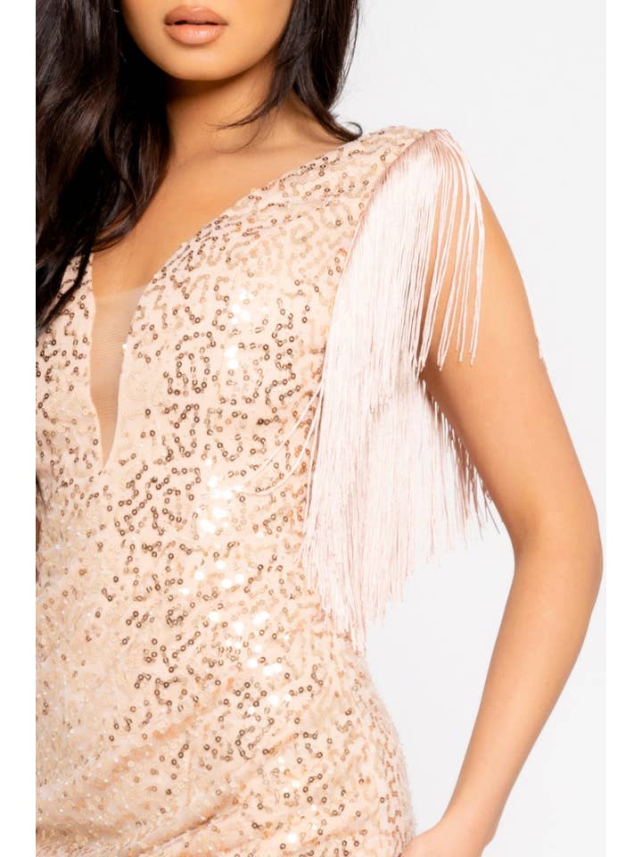 Nazz Collection Clothing Ltd – Großhandel Kleid – Damen – Next Level Roségold Luxe Vip Quaste Fransen Pailletten & Perlen verziert Illusion Schlitz Kleid3