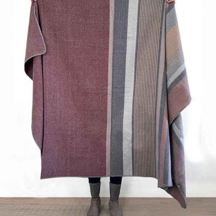 Shupaca Alpaca - Wholesale Throw Blanket - Alpaca Throw - Cranberry