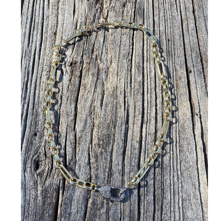 Kedja med elegant gemdesign i guld med diamantlås för wholesale av ILISSA MICHELE JEWELRY