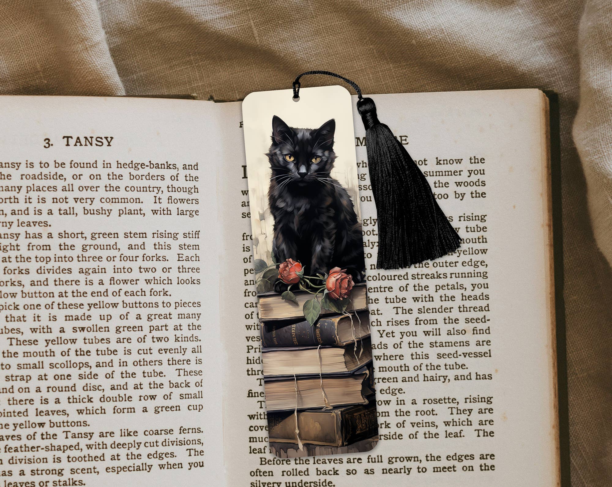 simply creative - Wholesale Bookmark - Cat on Books Aluminium Bookmark with Tassel - Stylish Metal Page Marker for Books and Journals