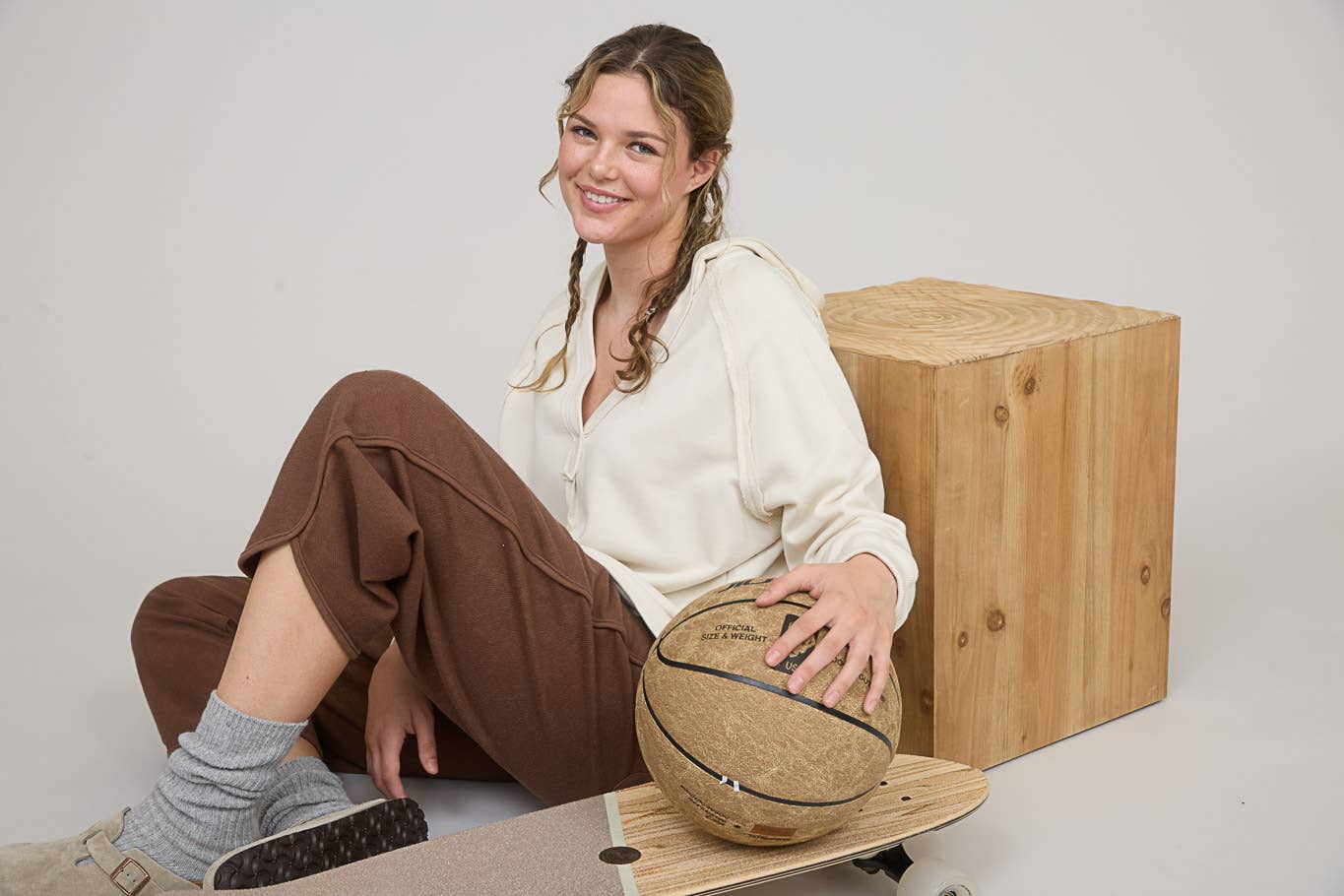 Blu Pepper – wholesale Knit top – Women's – HOODED V NECK RAW EDGE LONG SLEEVE KNIT TOP4