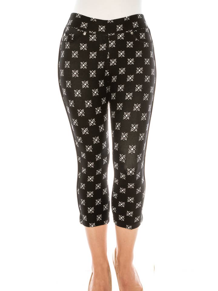 Nygard Black White Printed Capri Legging for wholesale by New Yorker's Apparel