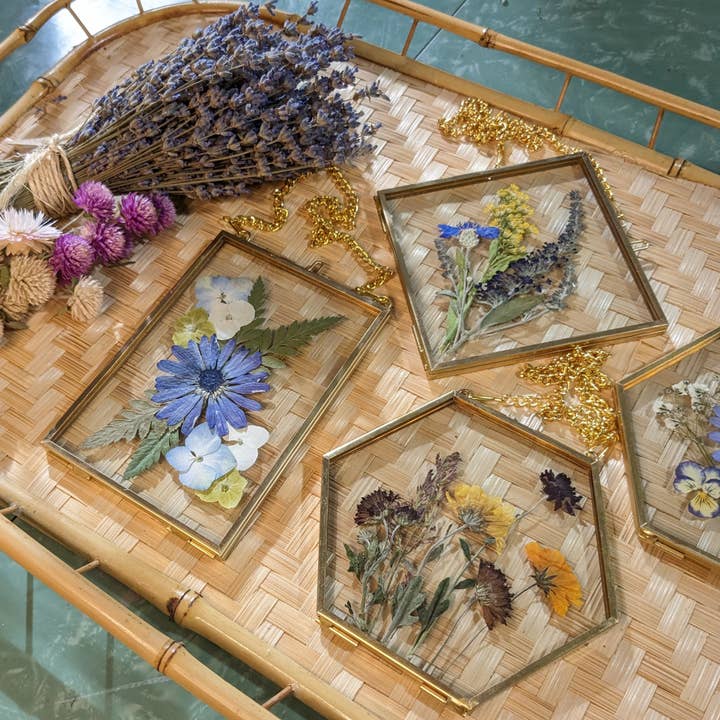 Wildry - Wholesale Picture Frame - Pressed Flower Frames in Vintage Brass Style Frame
