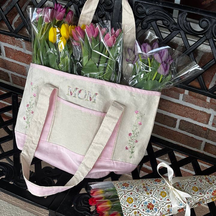 Sac fourre-tout brodé pour maman – Sac en toile à motif floral pour la vente par Danielle's Dazzled Gifts