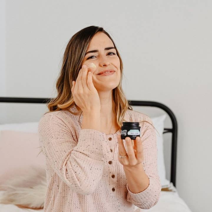 Spinster Sisters Co. / Old Salt Grooming Supply – Großhandel Gesichts-Feuchtigkeitscreme – Feuchtigkeitsspendende Gesichtscreme mit Sanddornöl und Lavendel