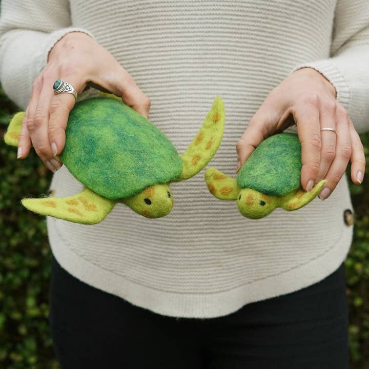 Felted Wool Turtle Set - Mom & Baby Turtle Decor Ages 3+ for wholesale by OmaOmaOma! Montessori Educational Wooden Toys for Kids