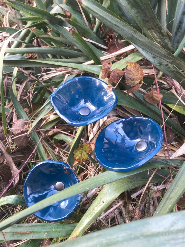Middle Glass Flower For Outside In Turquoise for wholesale by CARNEOL GLASS