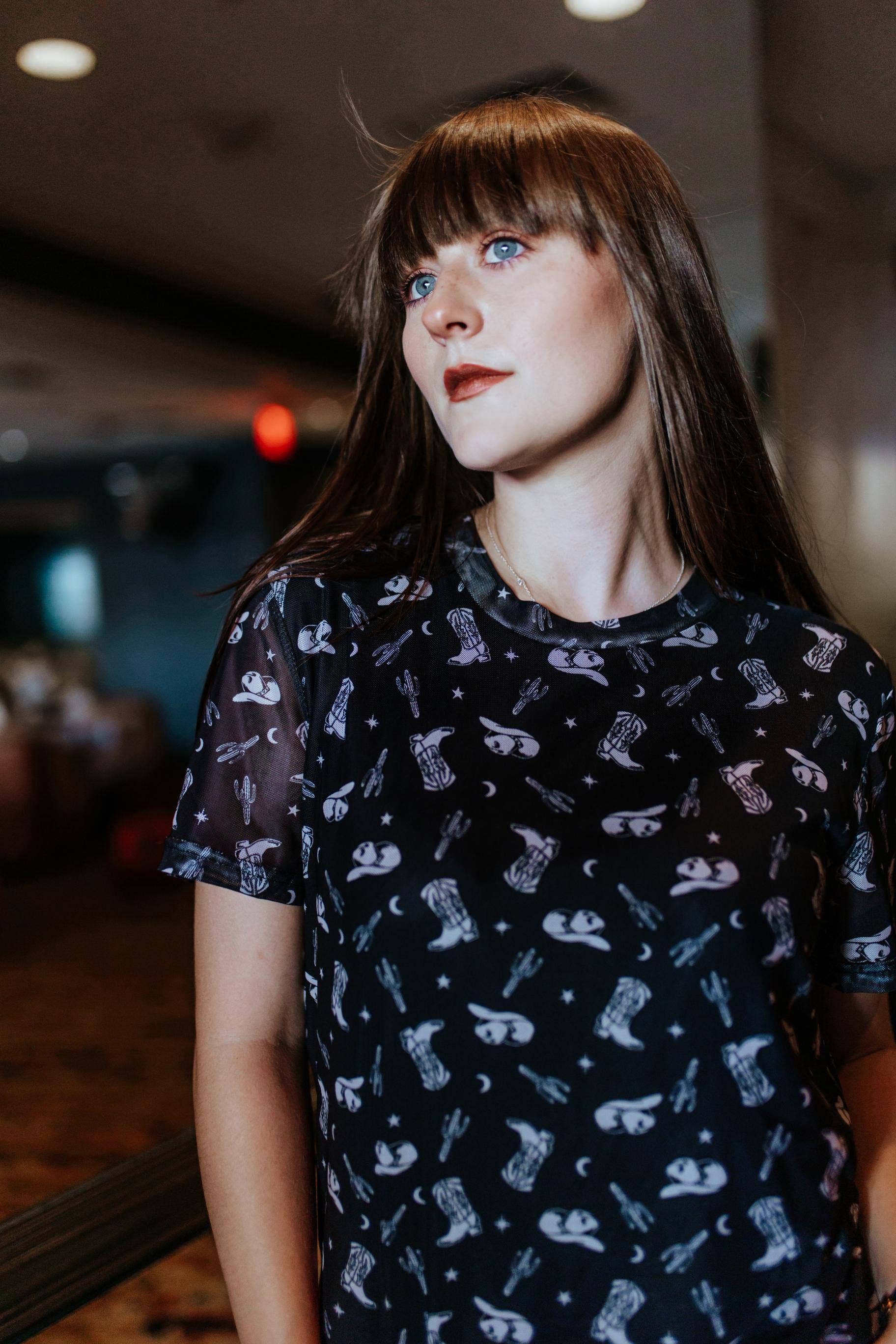 Sort MK380 Black Hills Guld kortærmet mesh-kapekjole for engroshandel på Faire3