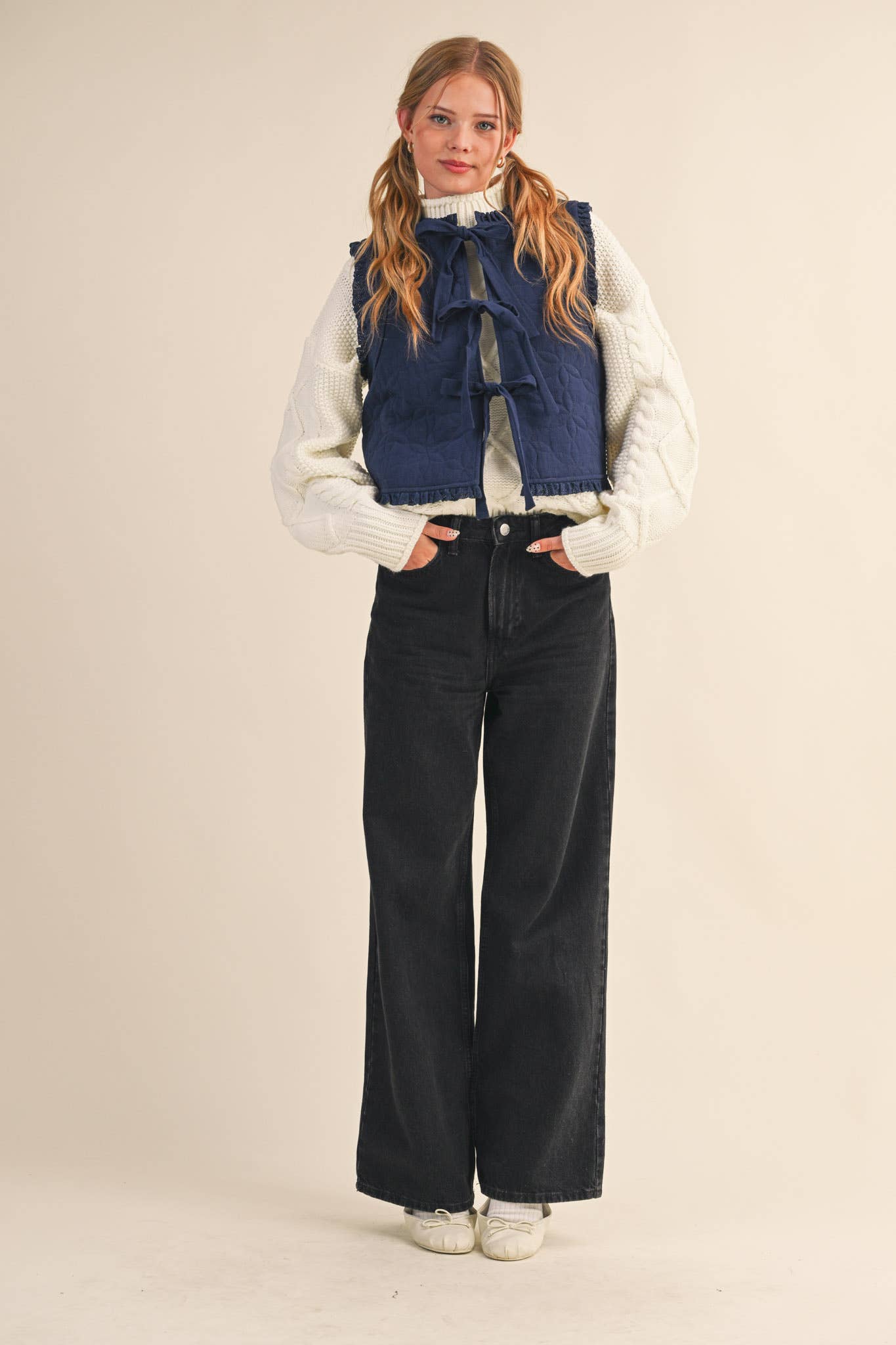 &MERCI - Wholesale Outerwear Vest - Women's - FLORAL QUILTED LACE TRIM BOW TYING VEST MJK411316