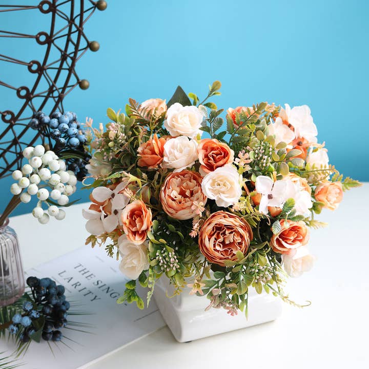 Mini bouquet de fausses pivoines, roses et hortensias pour décoration intérieure pour la vente par Liffy