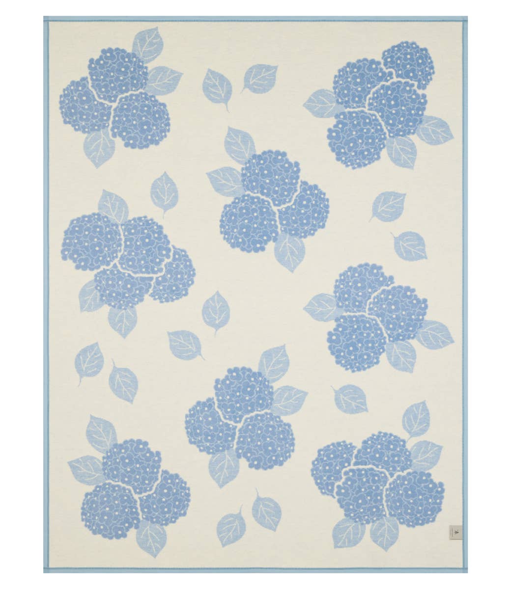 ChappyWrap - Wholesale Throw Blanket - Hydrangeas Bluebell Blanket2