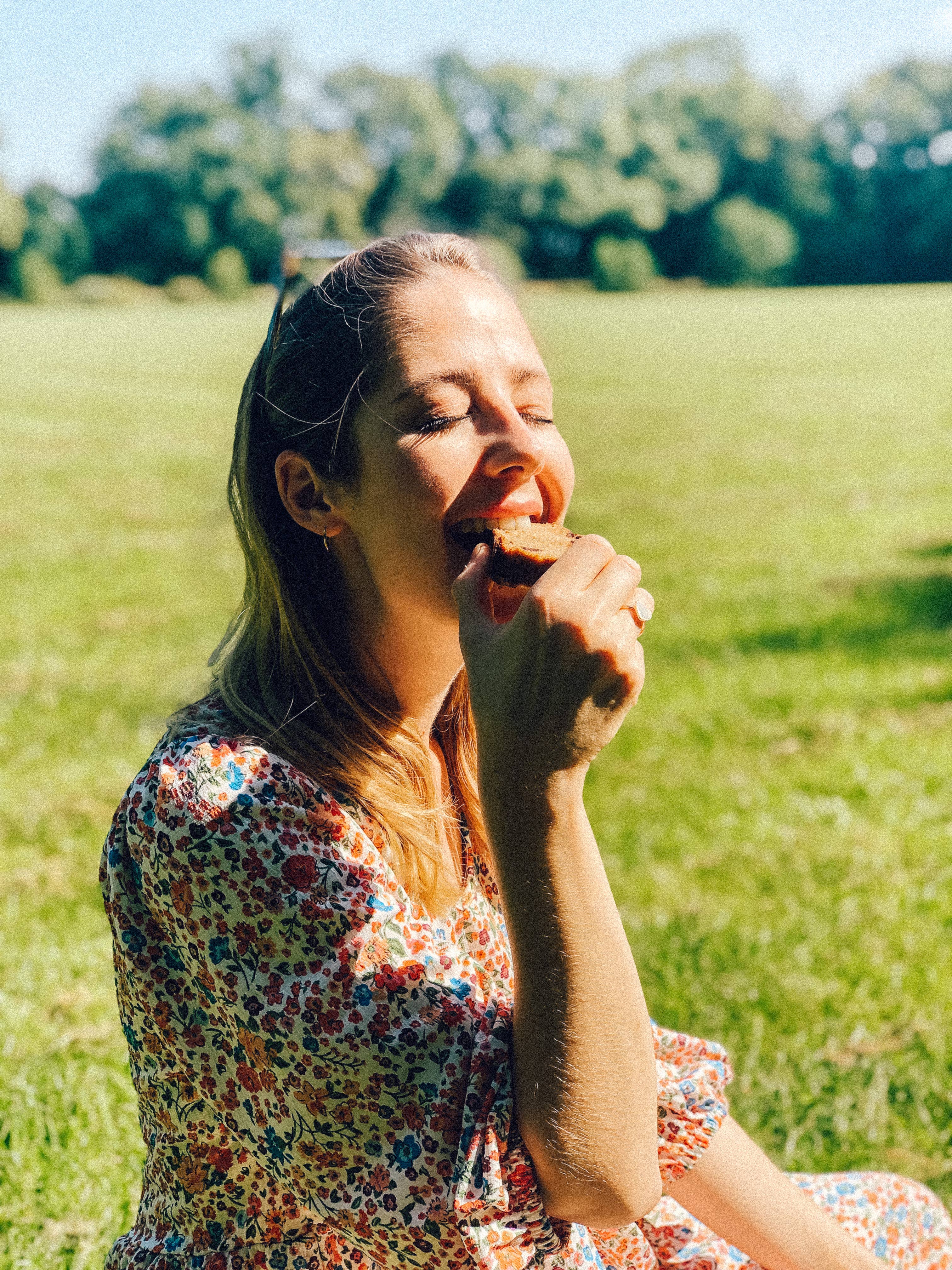 Glowkitchen Food GmbH - Vendita all'ingrosso Torta - Torta vegana biologica di banana e noci - Natale4