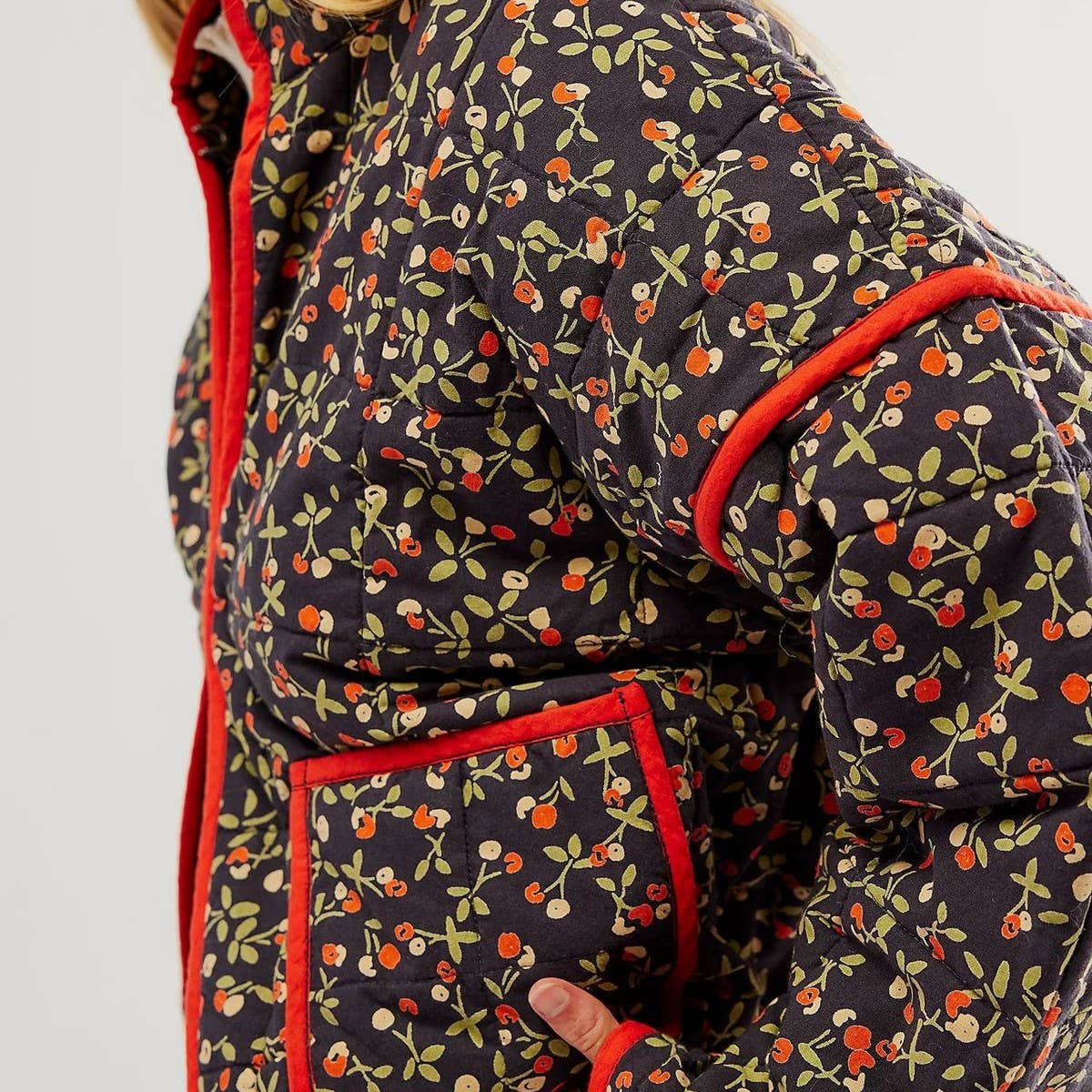 ACCITY - Wholesale Puffer Jacket - Women's - COLOUR-BLOCK FLORAL PRINT QUILTED JACKETS_CWOJA15508