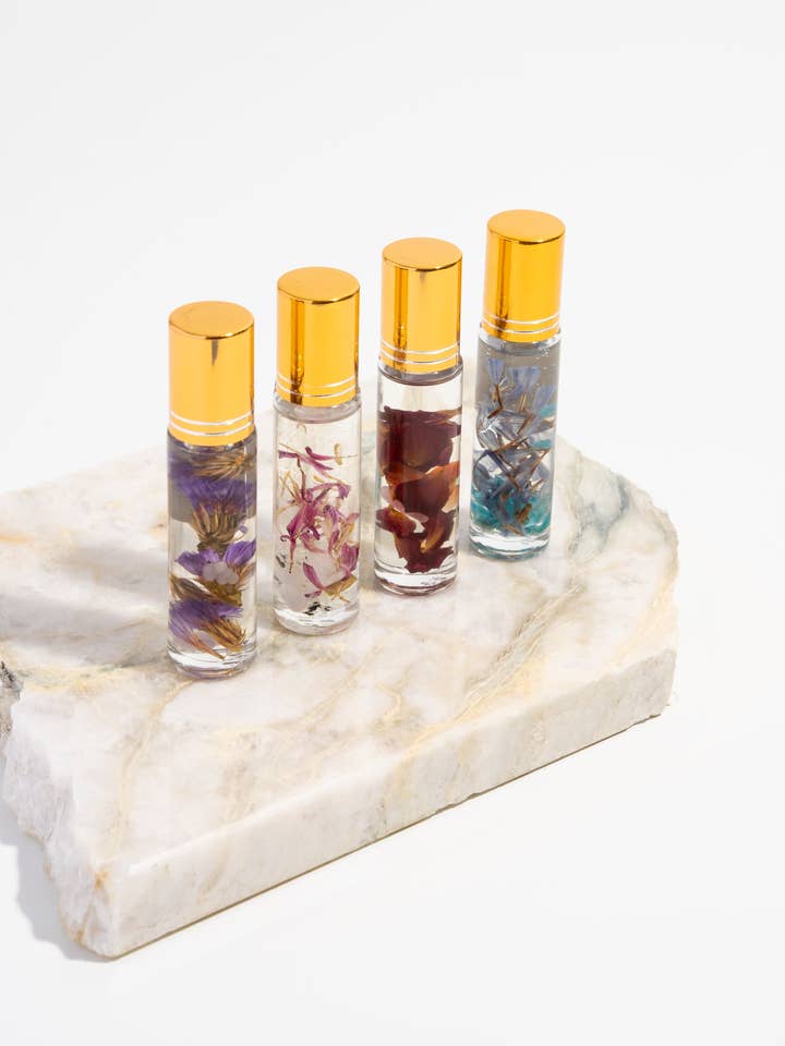 Coffret cadeau de potions parfumées - Nos quatre parfums organiques floraux et cristallins pour votre corps et votre voiture pour la vente par Think Unique
