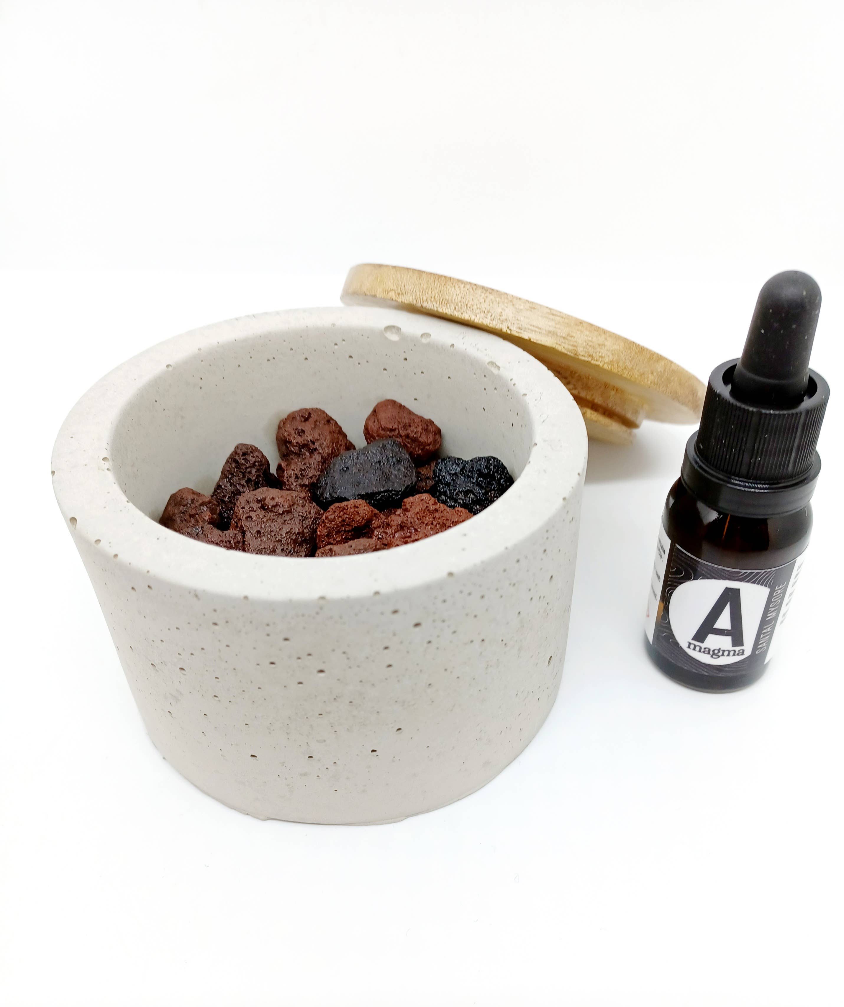 Autour Du Parfum – Großhandel Feste Parfüms – Magma - handgefertigter Betontopf mit vulkanischen Duftsteinen3