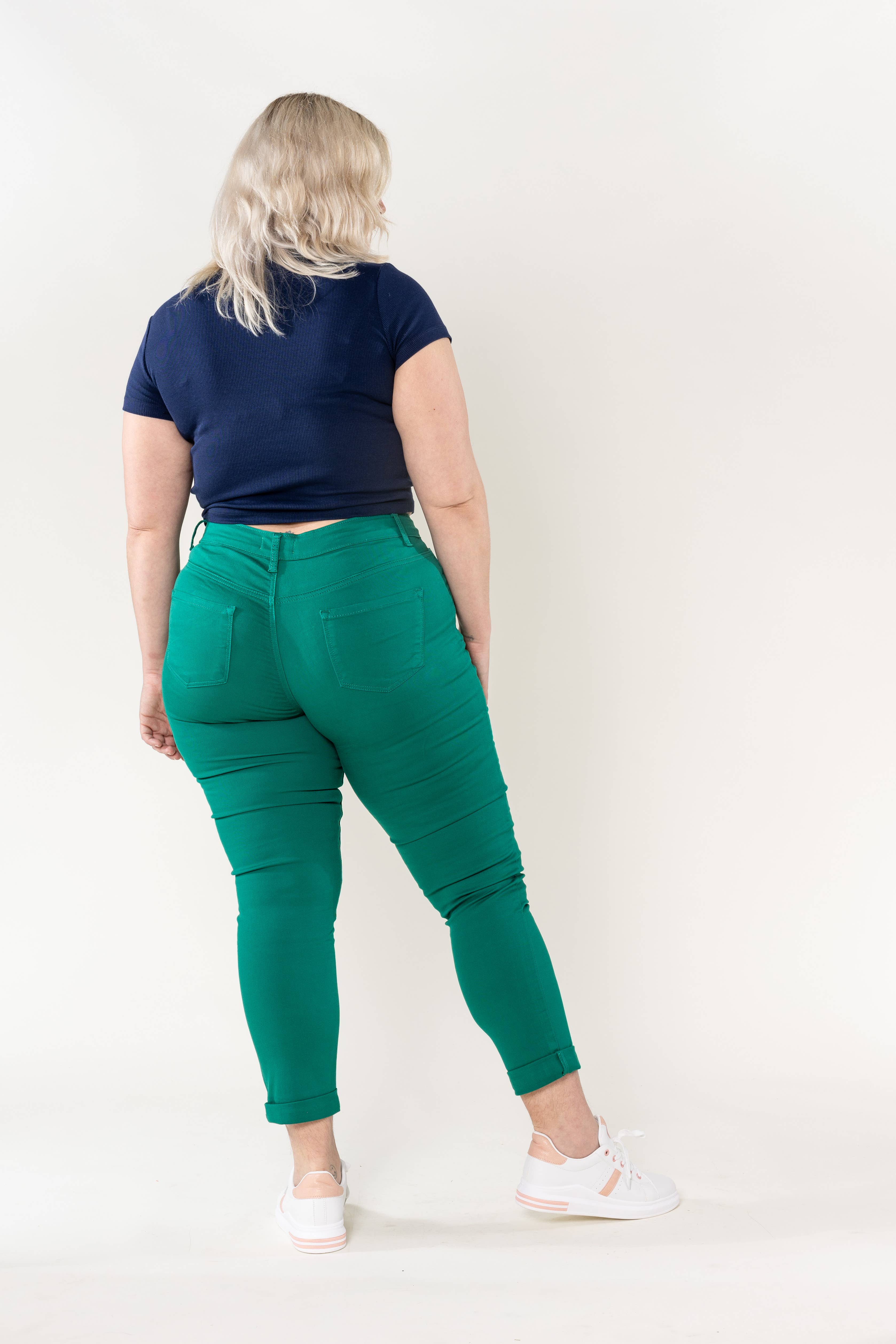 Nina Carter – Calças - Mulher por atacado – Tamanho Plus Curve Plus Tamanho Voltar ao Pescoço P19915