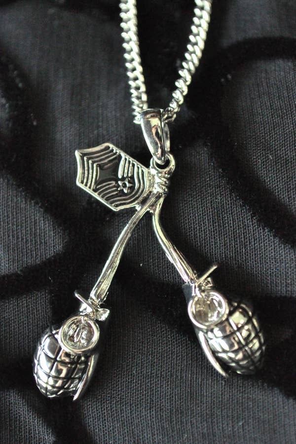 Western Fashion - Wholesale Pendant/Charm Necklace - LC442 - Grenade Necklace2