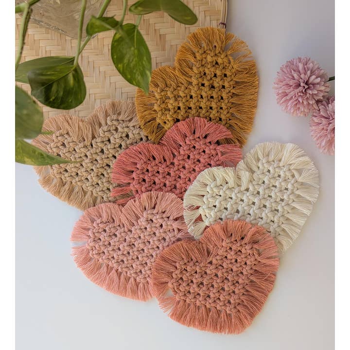 The Artisanal Bazaar - Vente Sous-verre - Dessous de verre en macramé en forme de cœur faits main, sets pour bar et bougies2