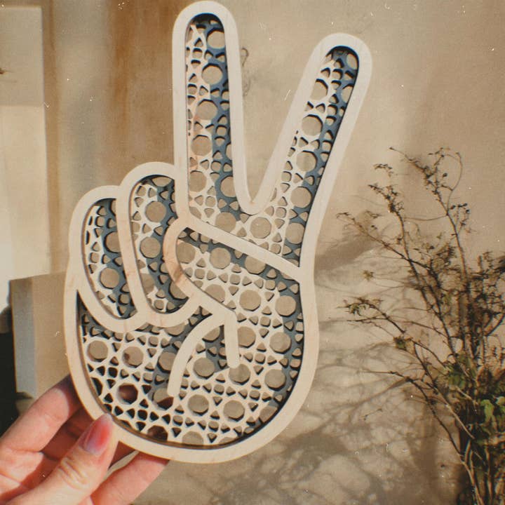 GoneWestDesigns – wholesale Väggkonst i trä – Peace Wood Rotting Retro skylt