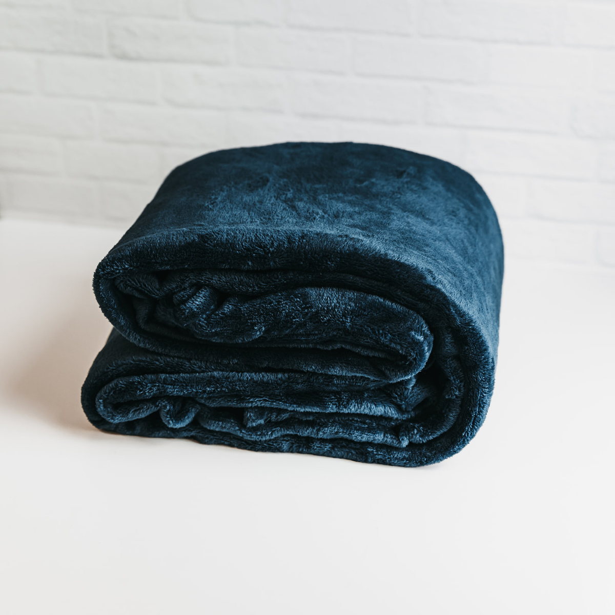 Giften Market - Wholesale Throw Blanket - Cozy Fleece Throw Blanket - Gifts for the Home - Host Gifts22