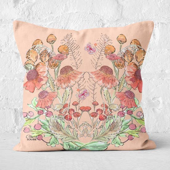 Coussin Peach Bloom Daisies pour la vente par Claire Louise