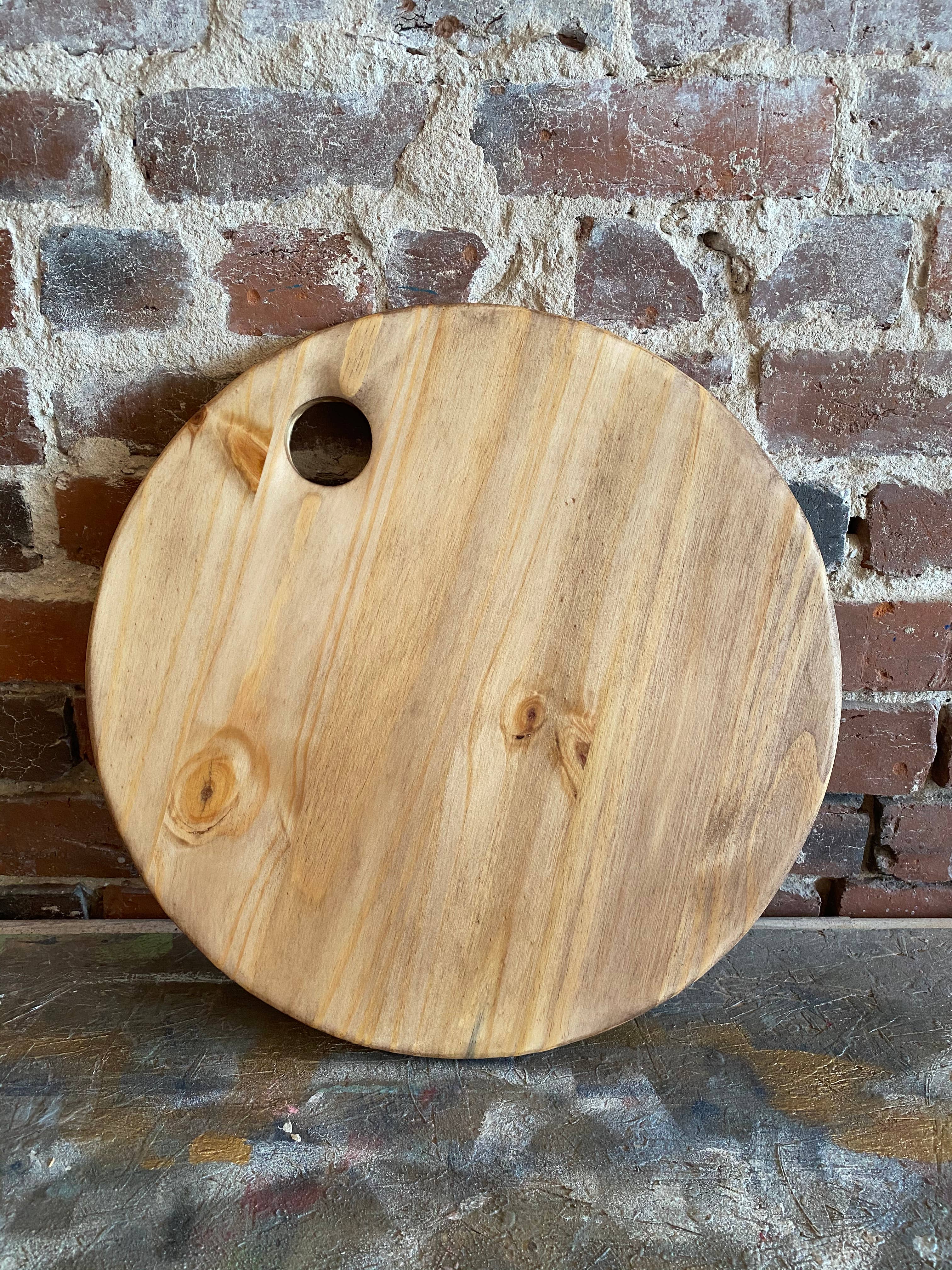 Grace Graffiti – Großhandel Käsebrett – Brotbrett aus Holz, 43,2 cm rund1