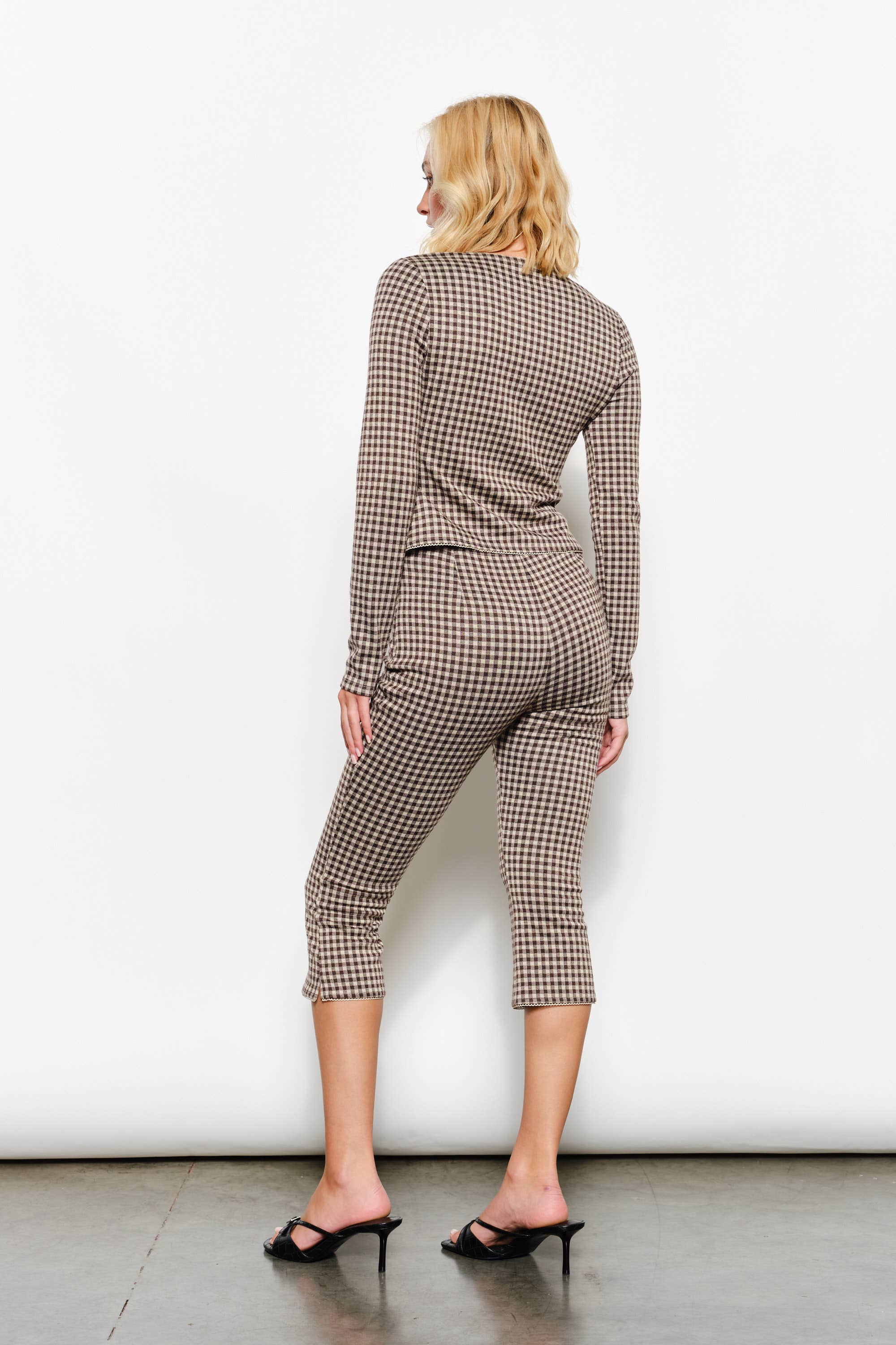 Bruin Multi KYLIE GINGHAM TOP – Speels, Retro, Zoet voor groothandel op Faire3