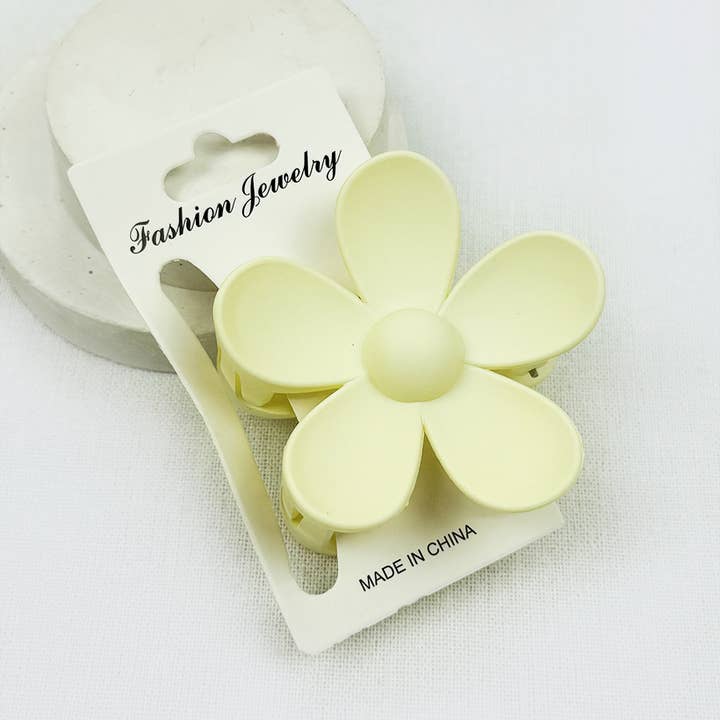 MIX COLOR Daisy Matte Hair Claw for wholesale on Faire6