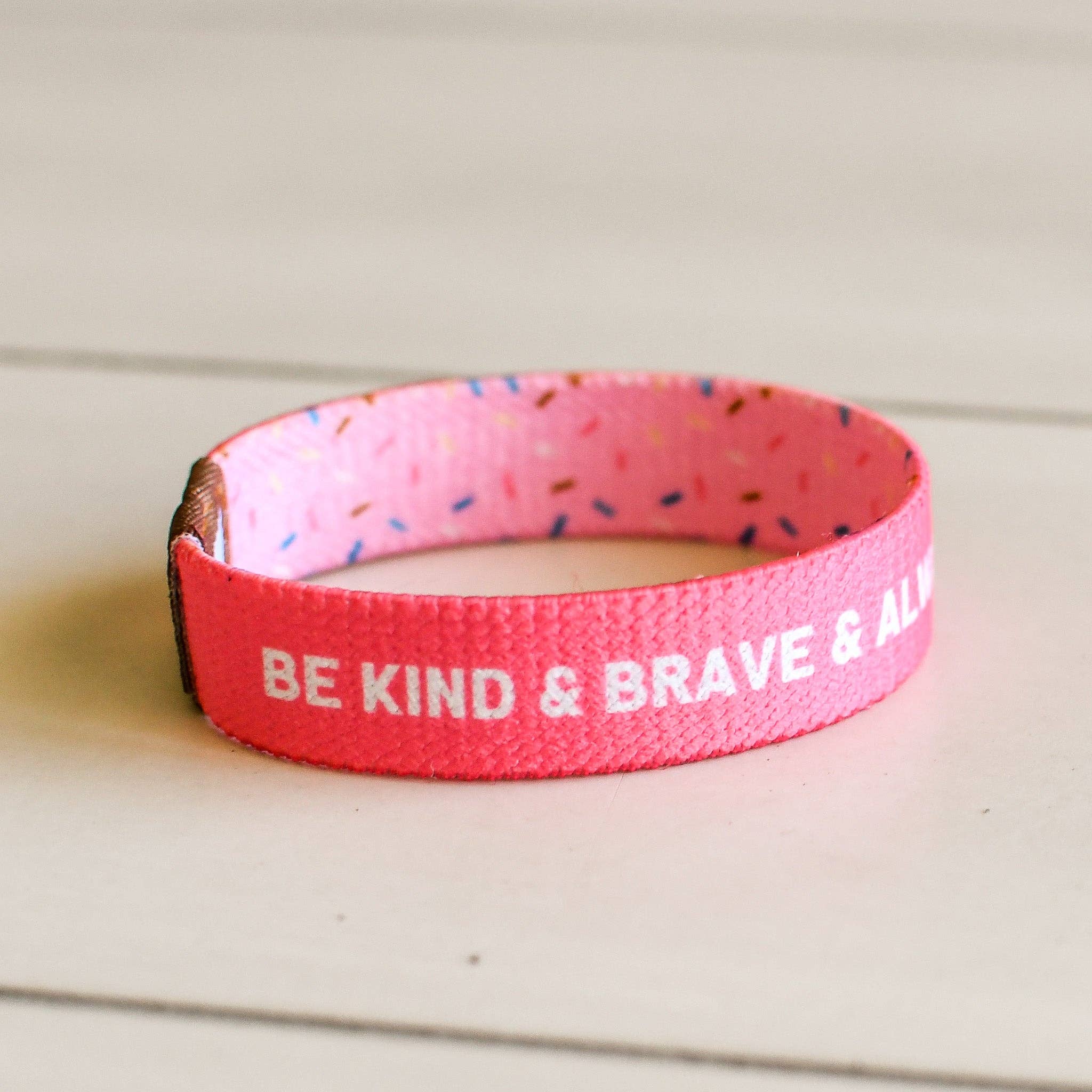 Pink Salt Riot - Vente Bracelet tissé/tressé - Bracelet élastique Kind and Brave Sprinkles pour filles3