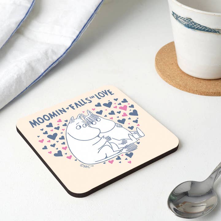 Moomin US Official – wholesale Coasters – Moomin Falls In Love Blue Pink Hearts Moomintroll Snorkmaiden Wooden Single Coaster1