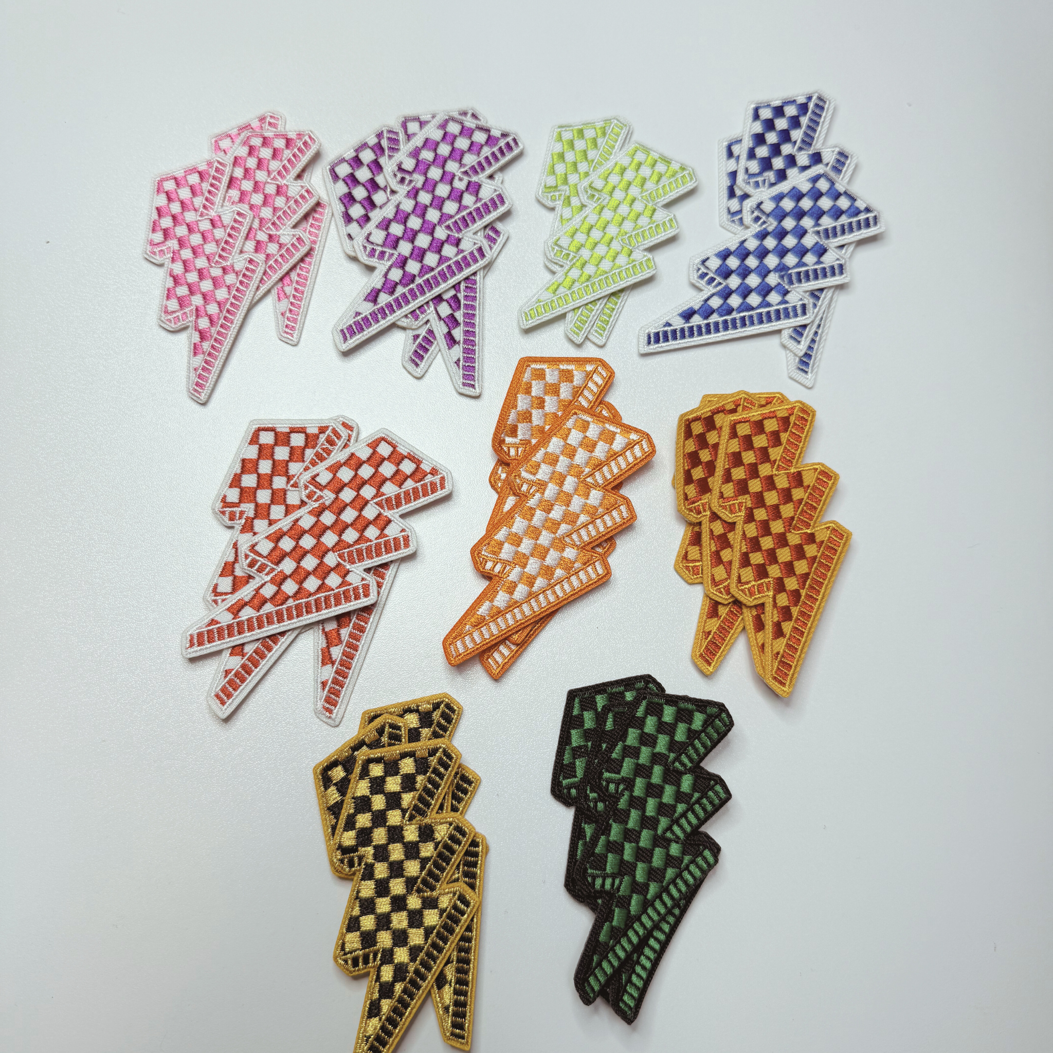 TEELUX - Vente Écusson - Écusson brodé 3” Éclair à carreaux - Orange & blanc - Pour chapeau3