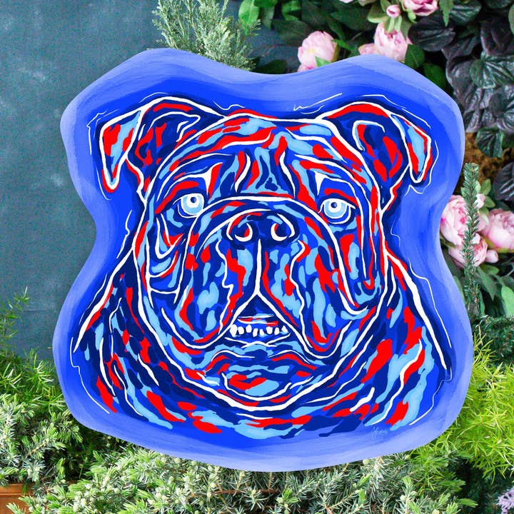 Art de jardin en forme de tête de bouledogue rouge et bleu pour la vente par Songbird Grove Collection