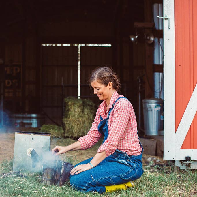 Two Hives Honey - Wholesale Honey - Honey Comb, 6 oz1